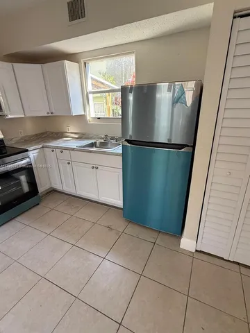 $3,200 | 829 Southwest 3rd Street, Miami, FL 33130