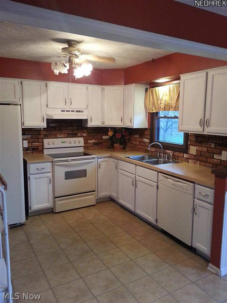289 Rome Drive Austintown, OH 44515 - Photo 2 of 24