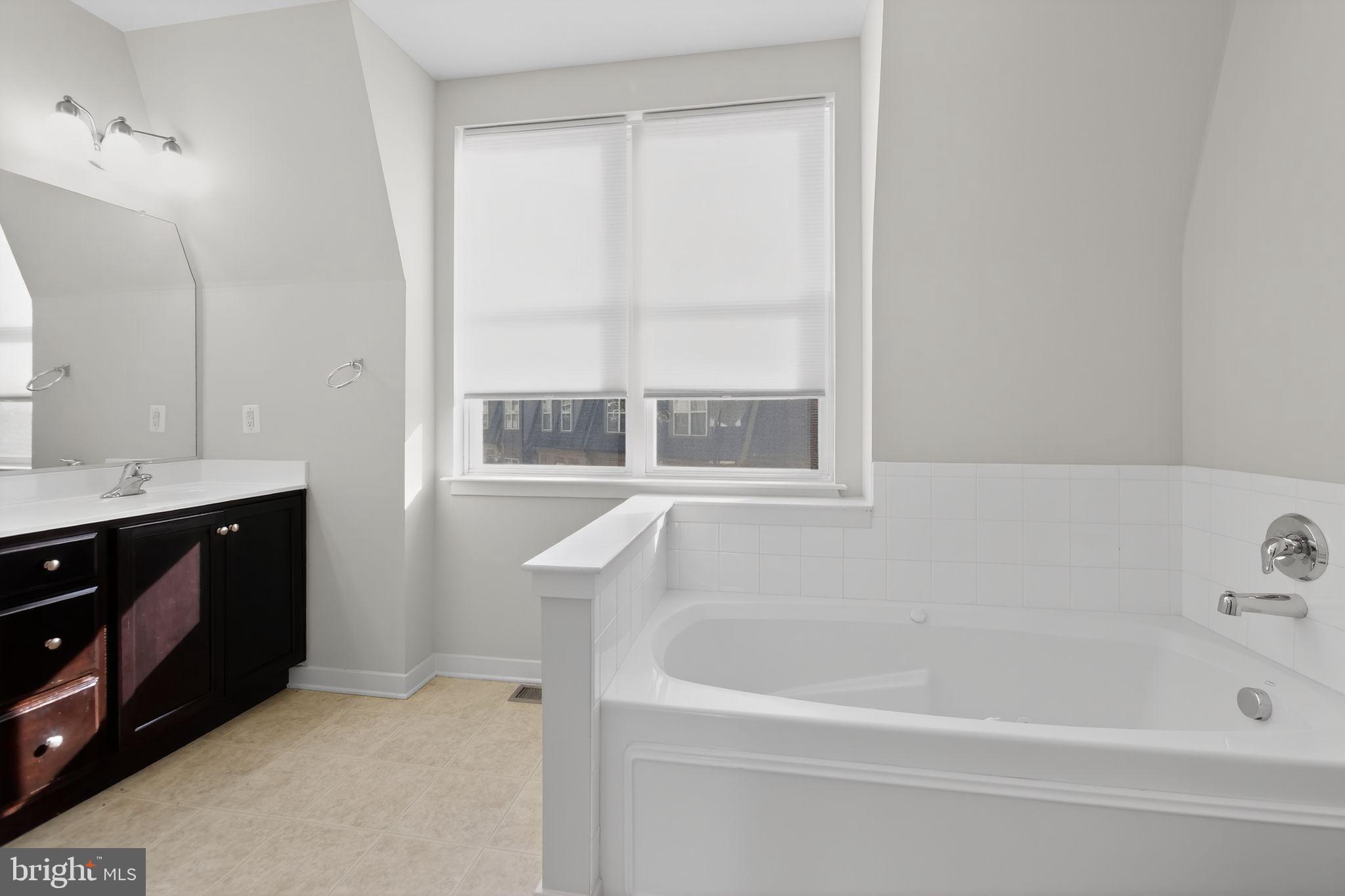 1415 Trafalgar Lane Frederick, MD 21701 - Photo 15 of 30 Master Bathroom Bathtub