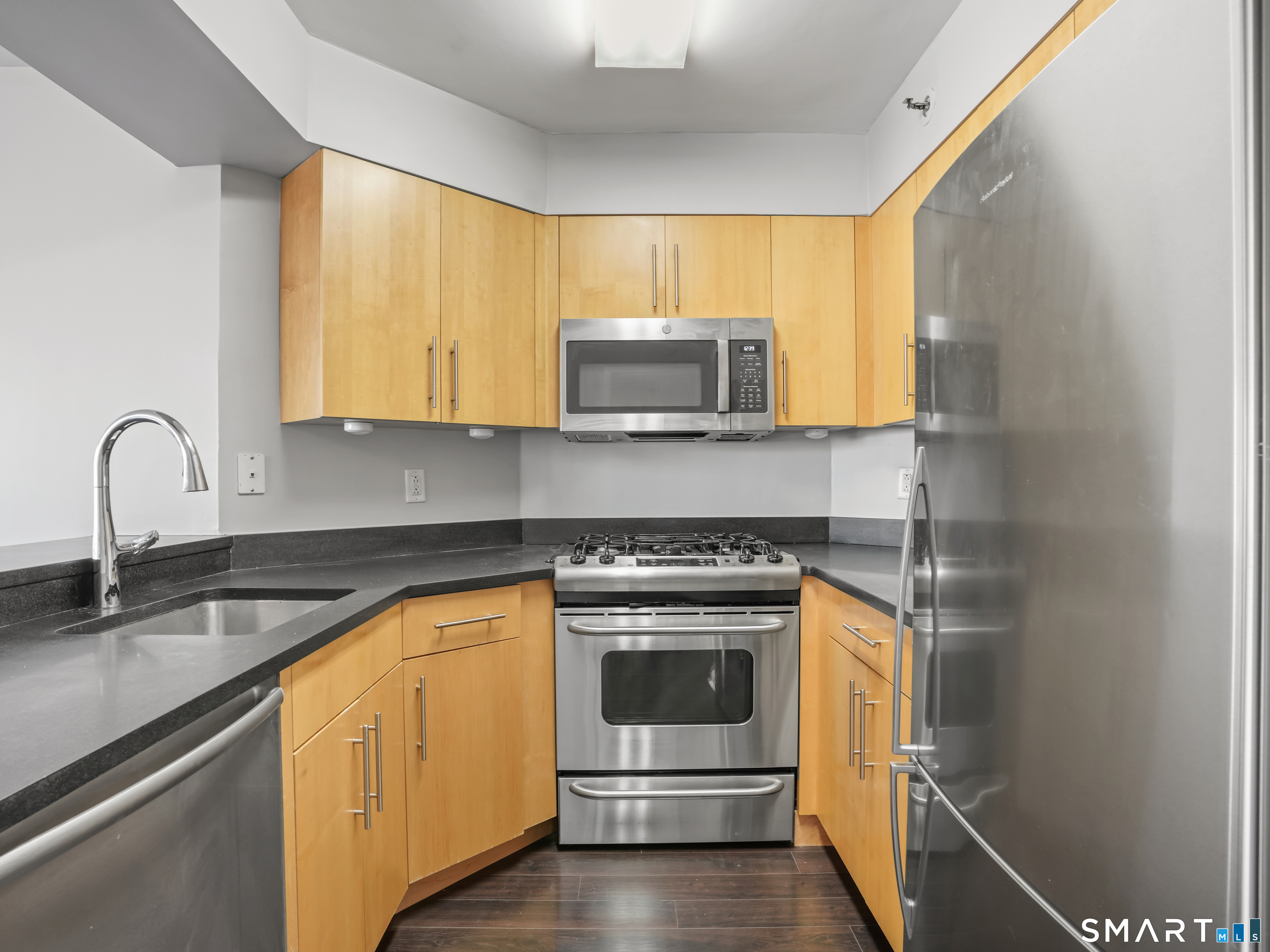 25 Forest Street, Unit 7D Stamford, CT 06901 - Photo 9 of 33