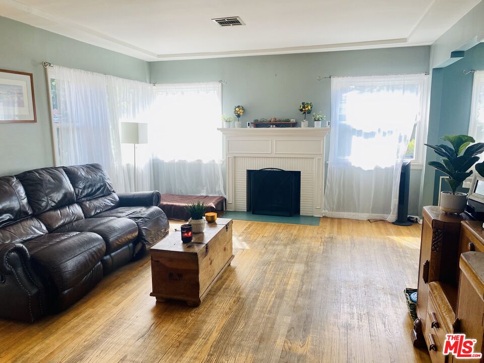 1777 Preuss Road Los Angeles, CA 90035 - Photo 8 of 17 Gallery Image 8