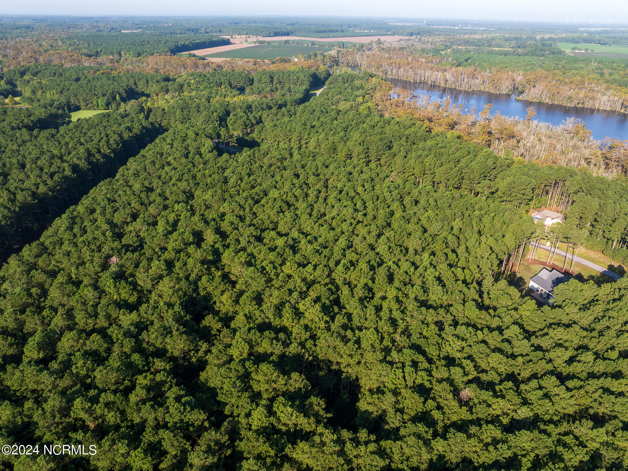 420 Riversound Drive Edenton, NC 27932 - Photo 3 of 14 DJI_20240924164352_0015_D