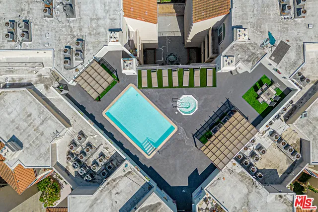 $648,000 | 620 South Gramercy Place, Unit 415, Los Angeles, CA 90010