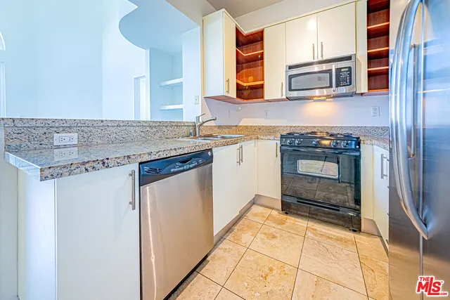 $648,000 | 620 South Gramercy Place, Unit 415, Los Angeles, CA 90010