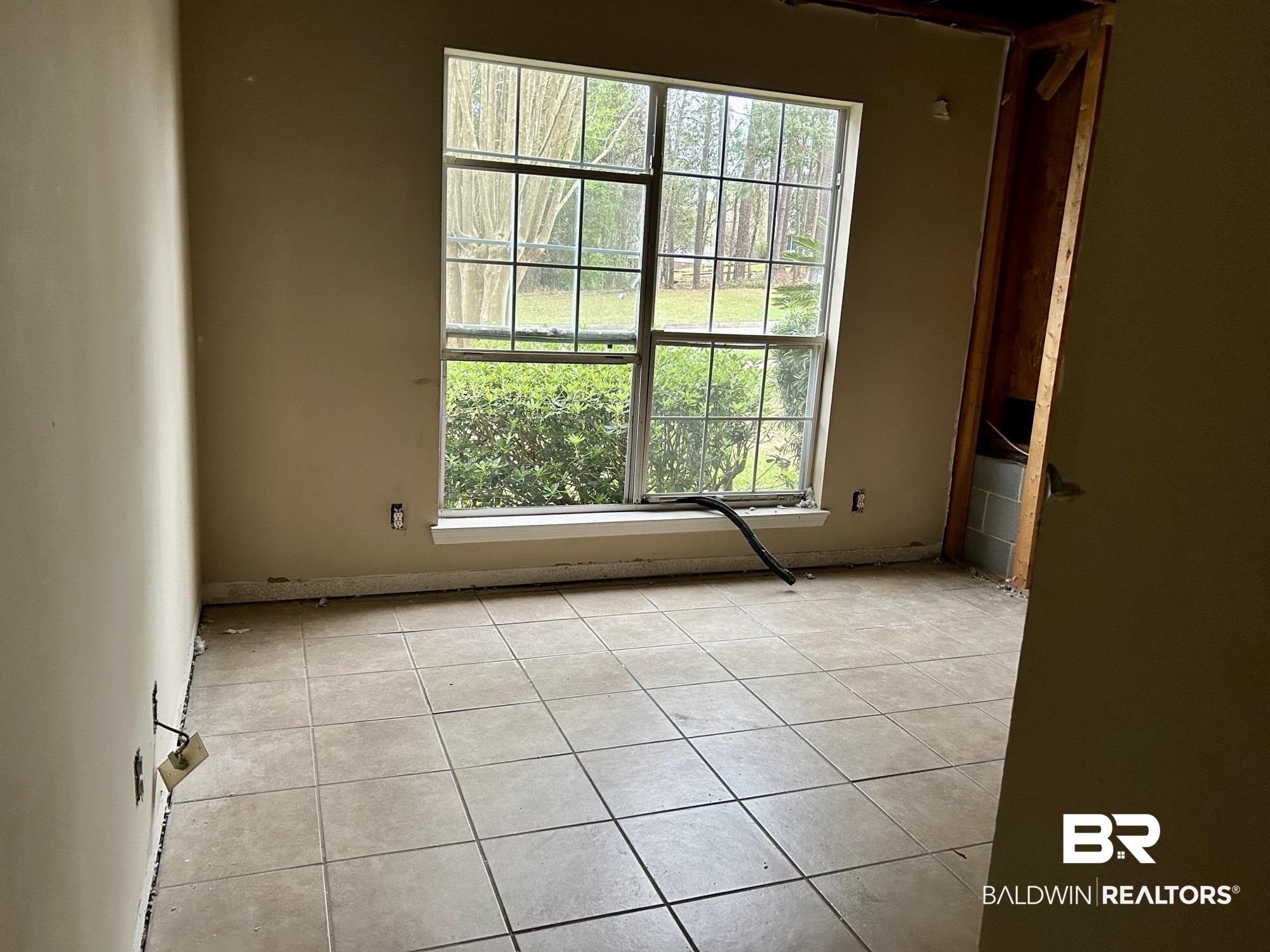 258 Spring Lake Drive North Mobile, AL 36695 - Photo 3 of 7