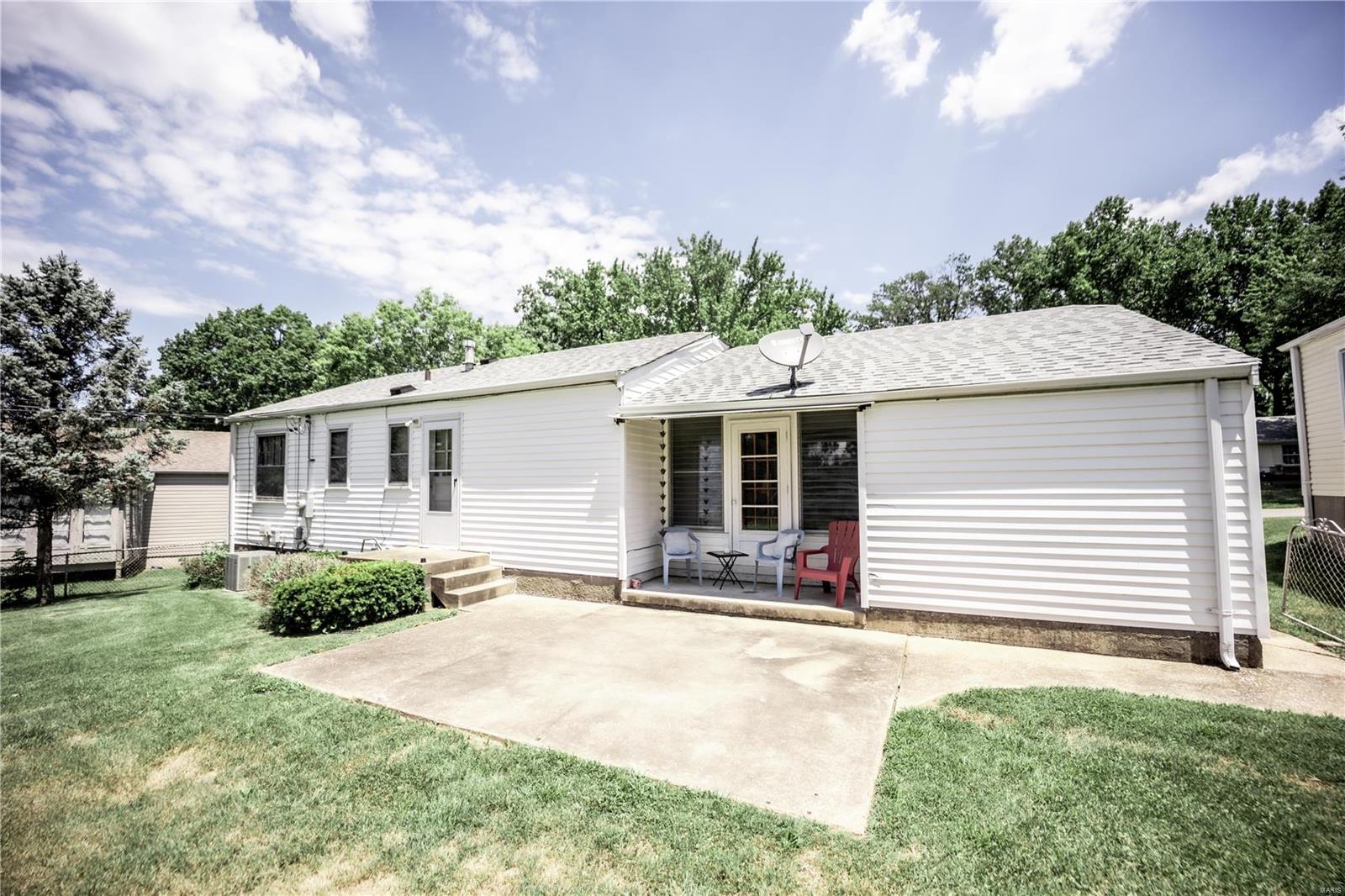 1042 Addison Drive St. Louis, MO 63137 - Photo 5 of 7