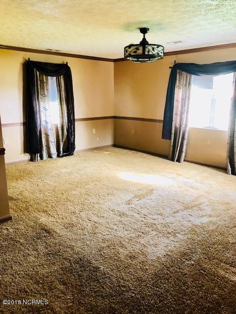 241 Bear Creek Road Hubert, NC 28539 - Photo 4 of 12 Living room