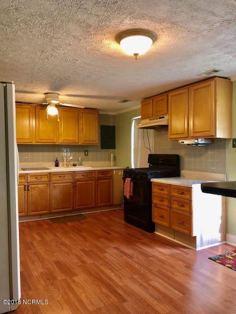 241 Bear Creek Road Hubert, NC 28539 - Photo 6 of 12 FullSizeRender (3)