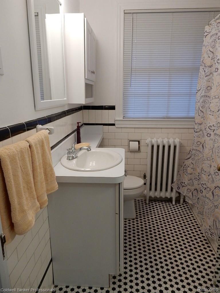 1034 Roslyn Road Grosse Pointe, MI 48236 - Photo 19 of 28 DSCN3374.jpg