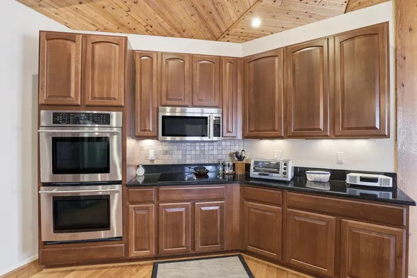 $2,999,000 | 6150 Willow Road, West Bloomfield, MI 48324