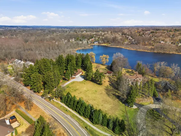$2,999,000 | 6150 Willow Road, West Bloomfield, MI 48324