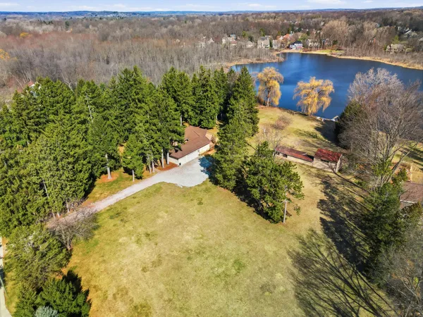$2,999,000 | 6150 Willow Road, West Bloomfield, MI 48324