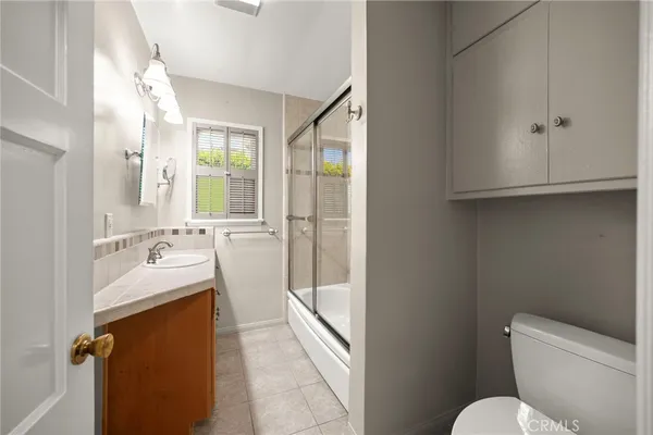 $4,200 | 19113 Welby Way, Reseda, CA 91335