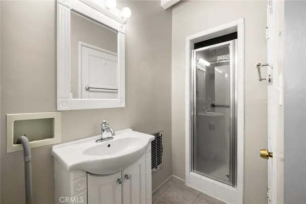 $4,200 | 19113 Welby Way, Reseda, CA 91335