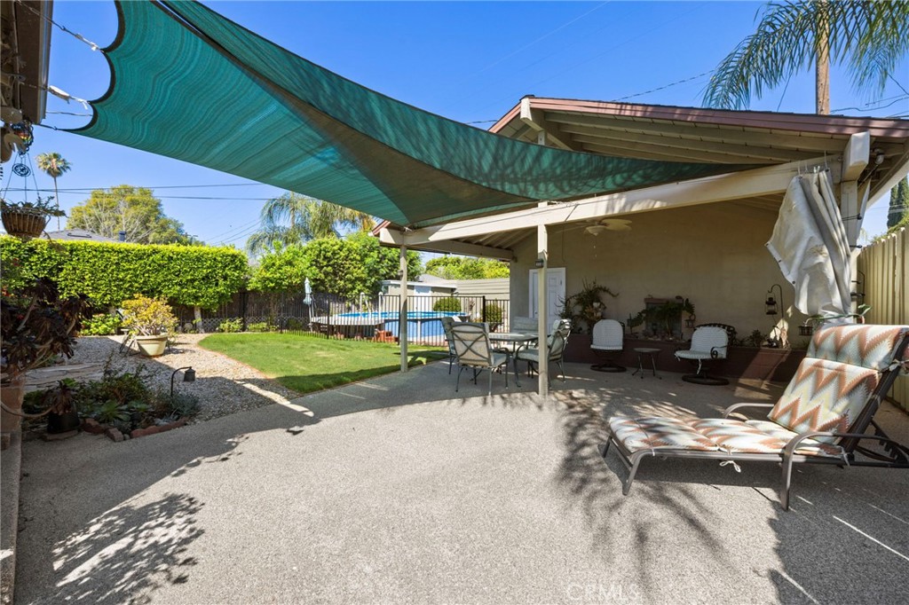 19113 Welby Way Reseda, CA 91335 - Photo 15 of 21