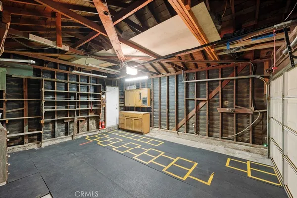 $4,200 | 19113 Welby Way, Reseda, CA 91335