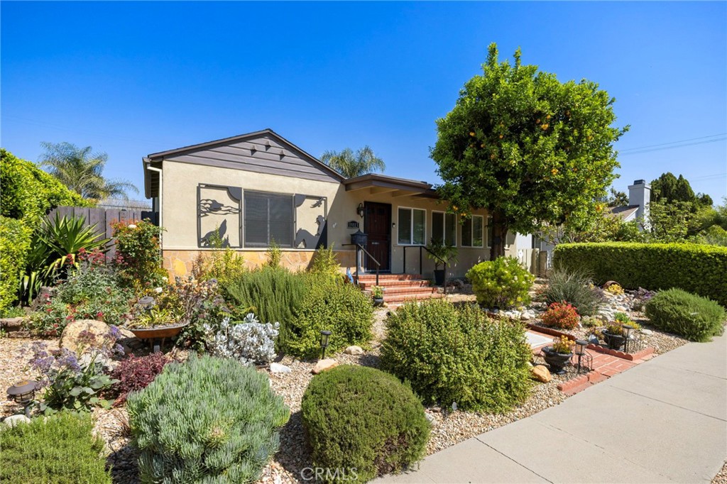 19113 Welby Way Reseda, CA 91335 - Photo 2 of 21