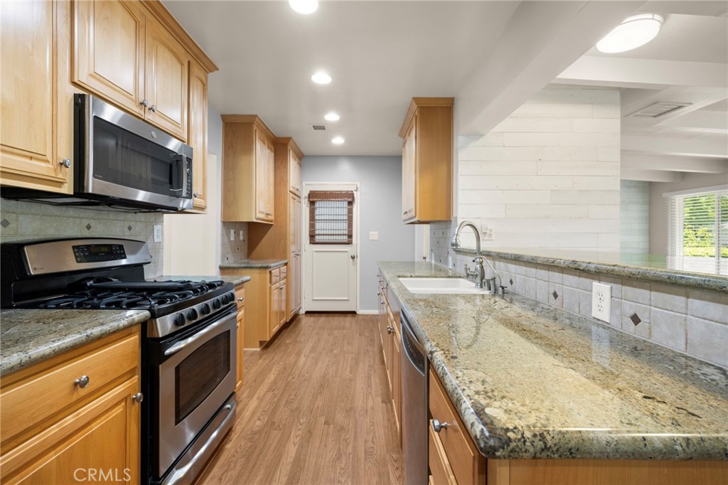 19113 Welby Way Reseda, CA 91335 - Photo 6 of 21