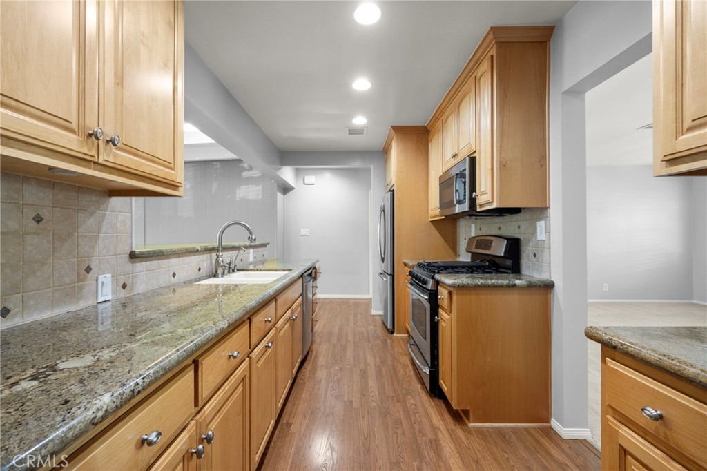 19113 Welby Way Reseda, CA 91335 - Photo 7 of 21