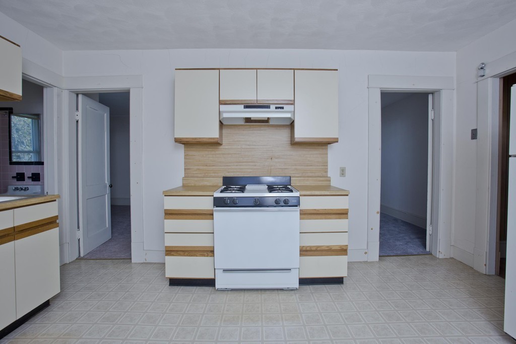 268-270 Parker Street Springfield, MA 01151 - Photo 5 of 19 Gallery Image 5