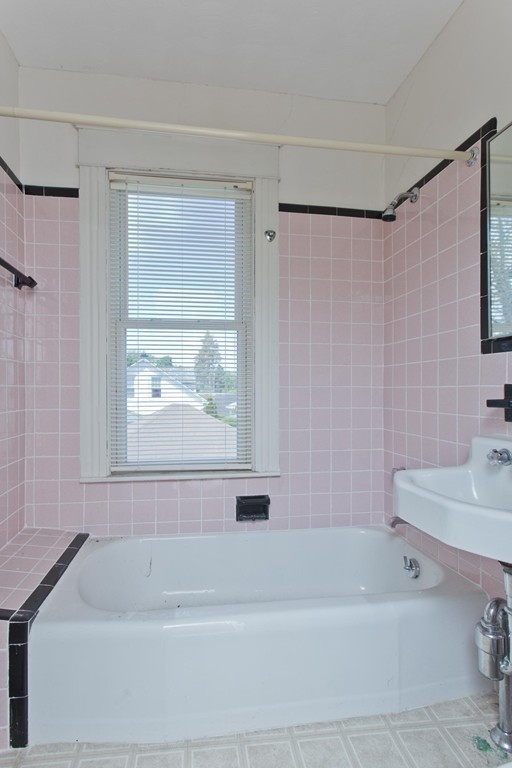 268-270 Parker Street Springfield, MA 01151 - Photo 6 of 19 Gallery Image 6