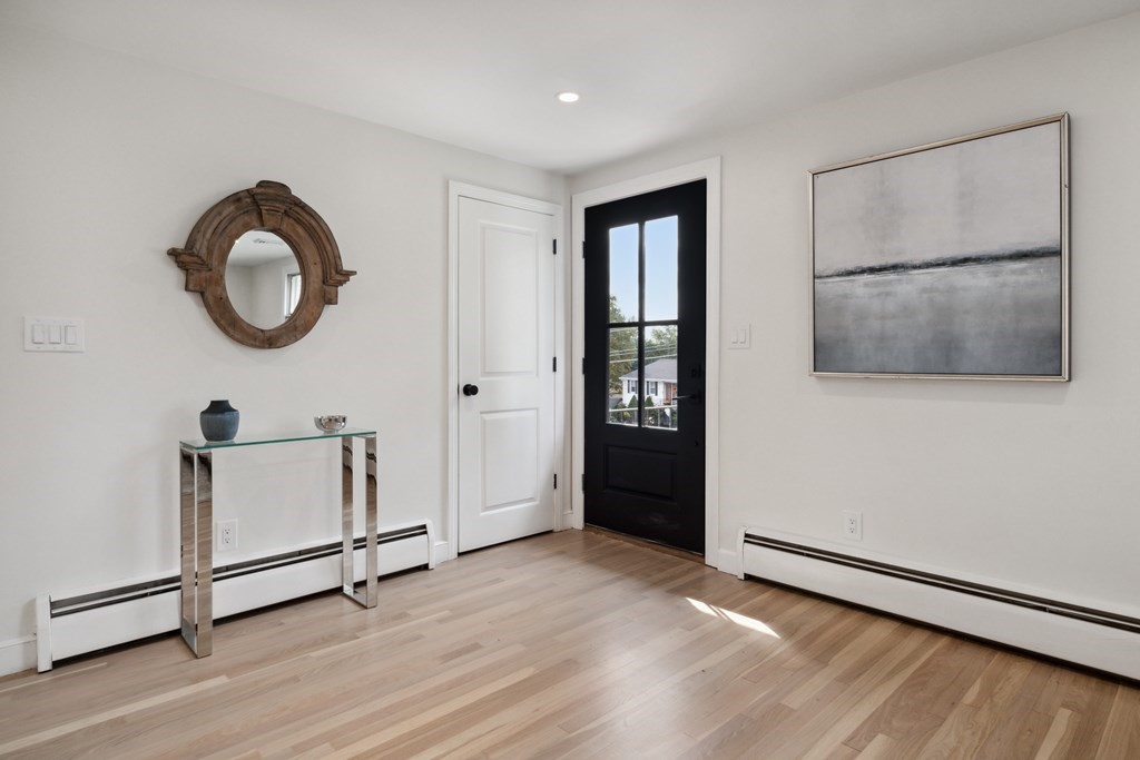 108 Kingston Road Waltham, MA 02451 - Photo 4 of 42 Gallery Image 4