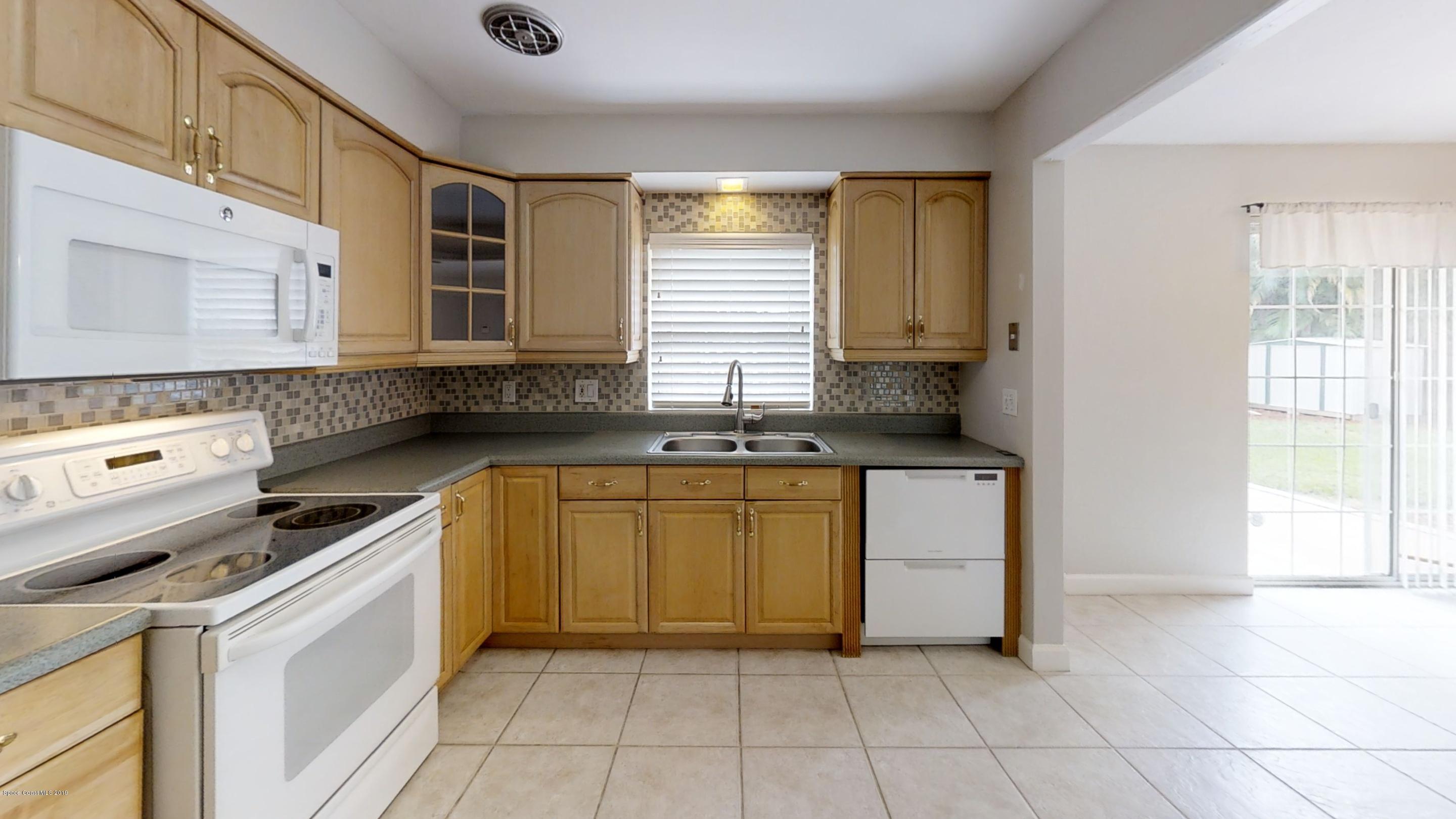 144 Monaco Road West Melbourne, FL 32904 - Photo 18 of 54 Clean-and-Tidy-32-With-Nice-Backyard-Kit