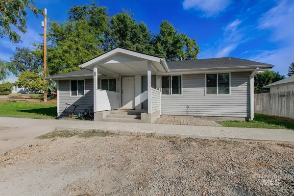 $300,000 | 801 East Ball Avenue, Parma, ID 83660