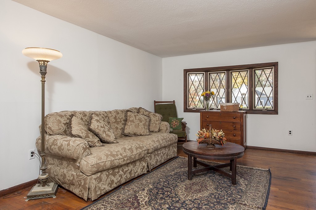 17 Castle Gate Road Wayland, MA 01778 - Photo 2 of 7 Gallery Image 2