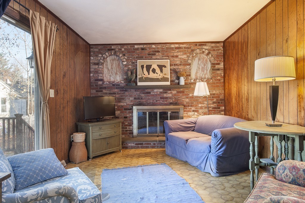 17 Castle Gate Road Wayland, MA 01778 - Photo 3 of 7 Gallery Image 3