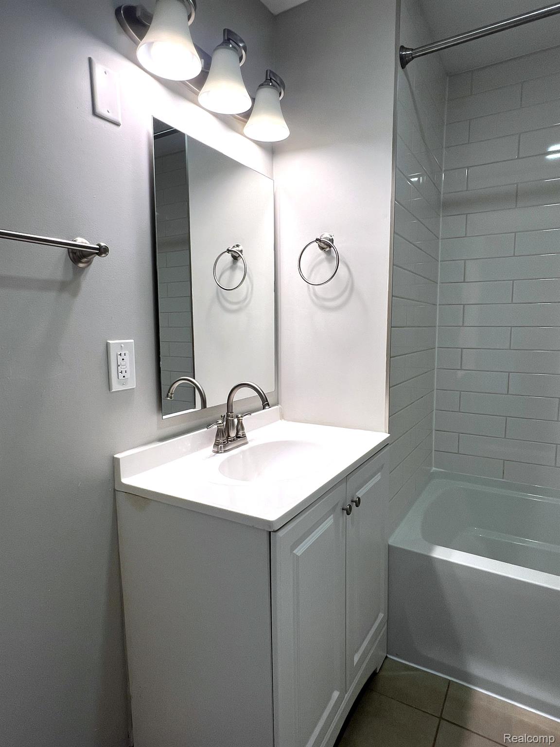 12067 Telegraph Road Carleton, MI 48117 - Photo 11 of 18 Bathroom