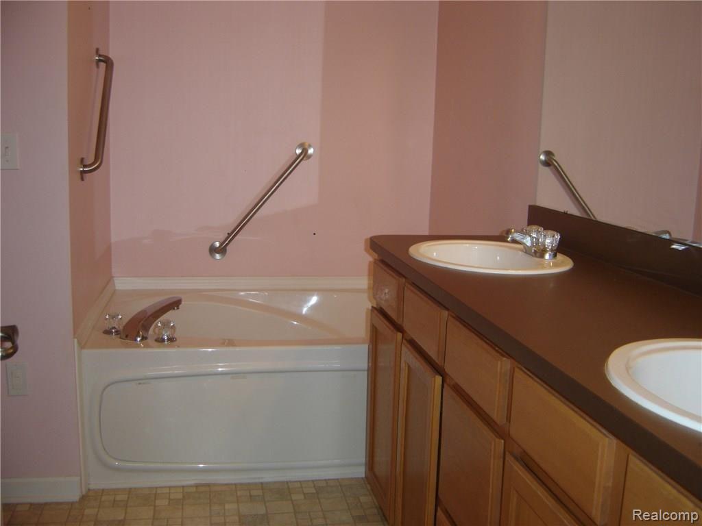 10105 Ridge Run Street, Unit 14 Howell, MI 48855 - Photo 12 of 16 2016-02-08 15.14