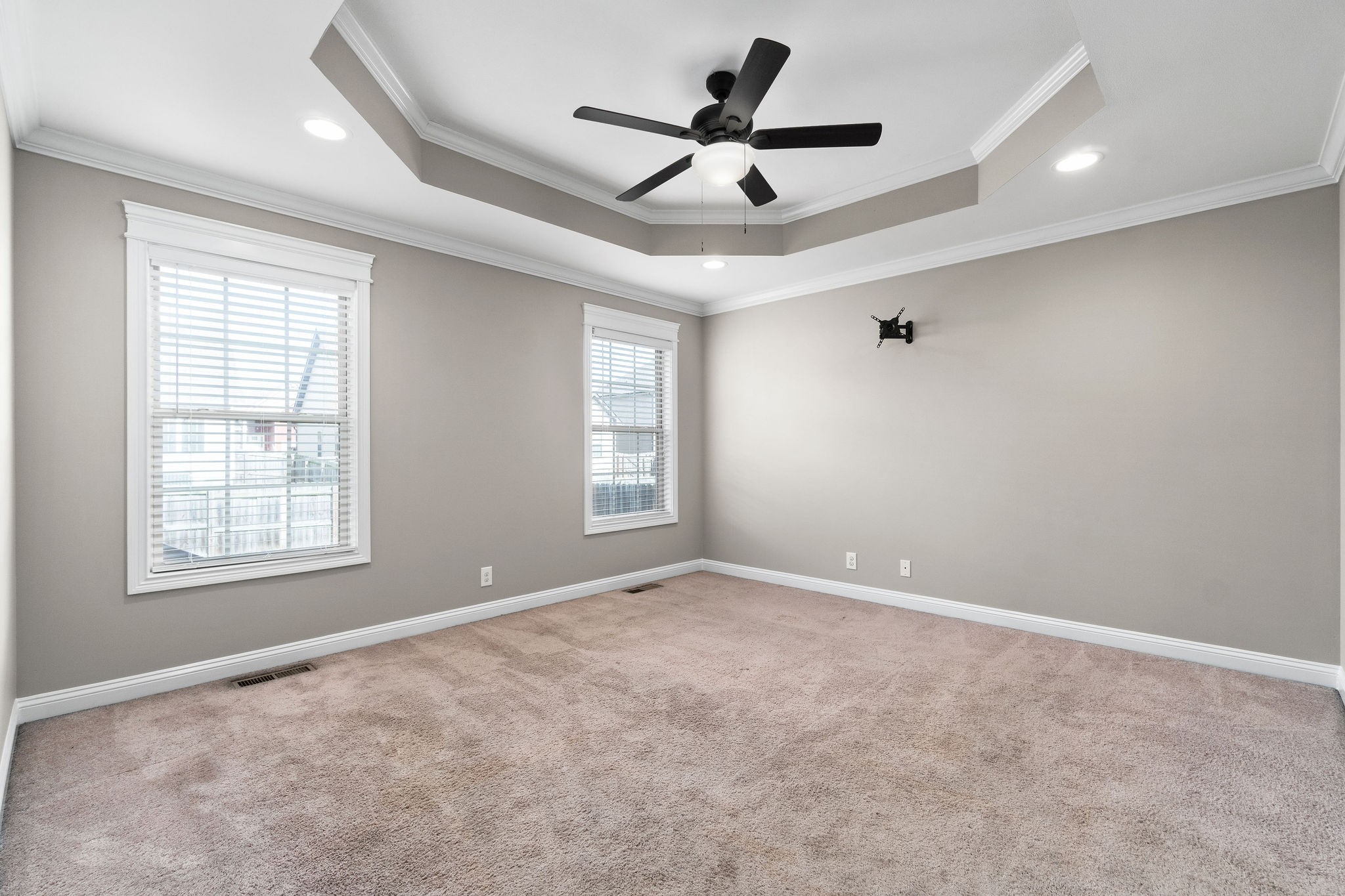 3782 Suiter Road Clarksville, TN 37040 - Photo 19 of 32 a view of an empty room with a window