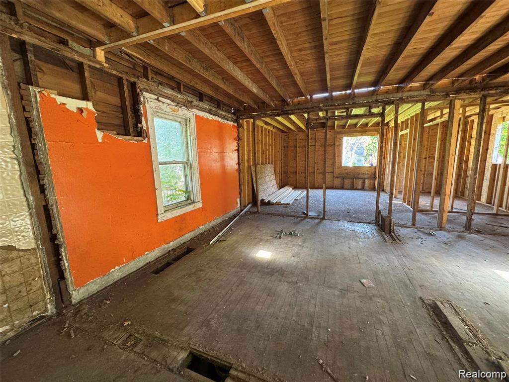 20860 Ridgemont Road Harper Woods, MI 48225 - Photo 5 of 17 Gallery Image 5