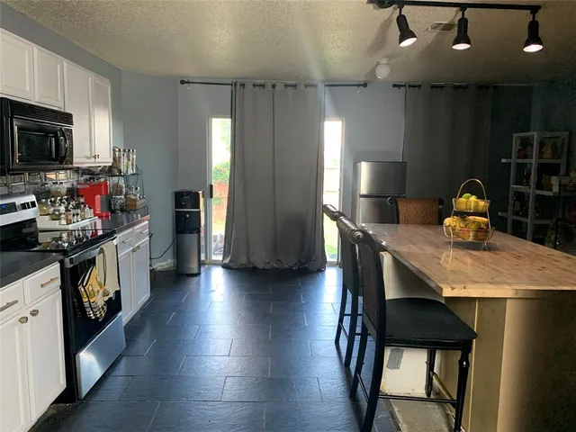 $388,990 | 208 Dakota Ridge Drive, Fort Worth, TX 76134