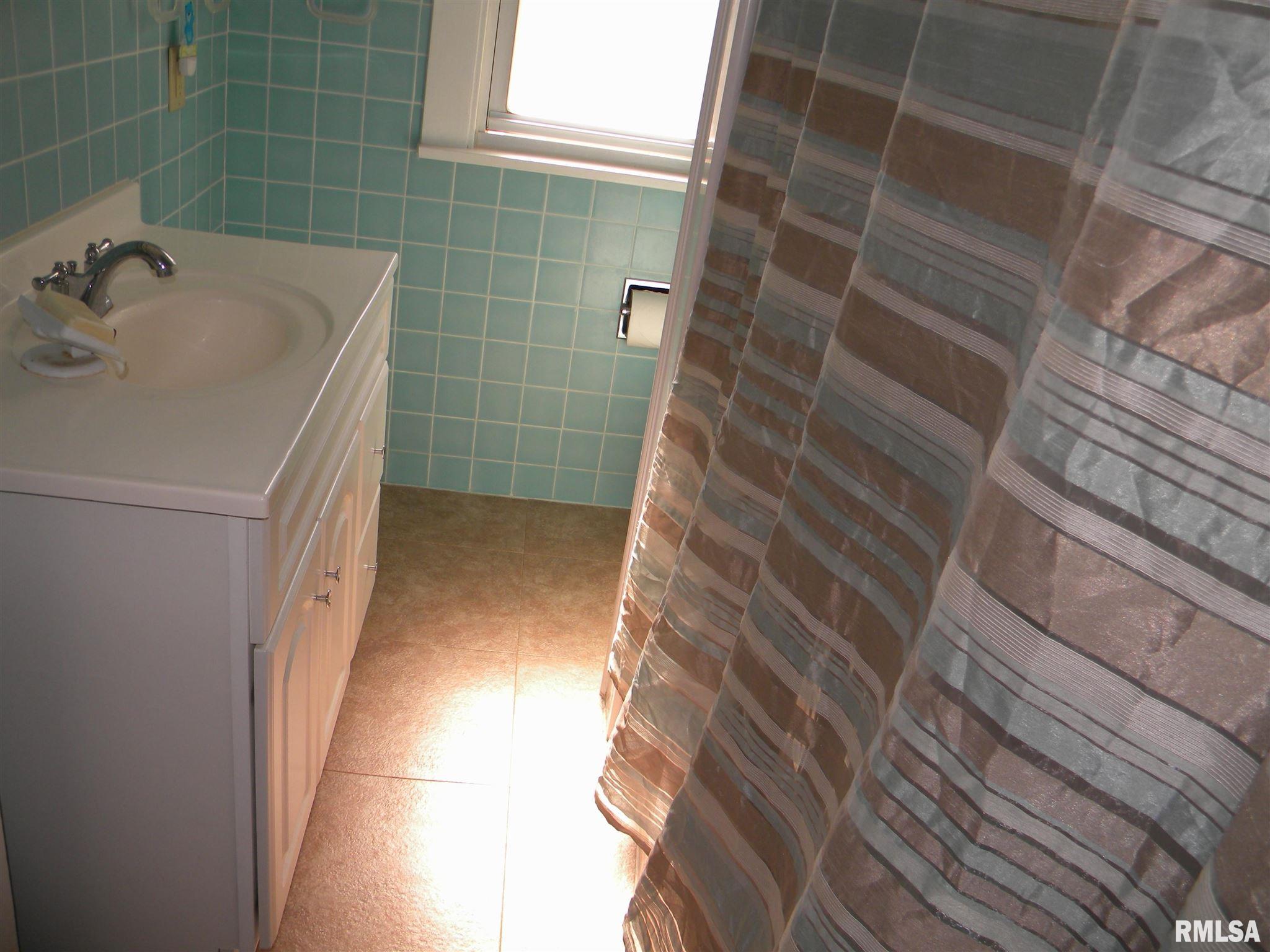 1303 4th Street Moline, IL 61265 - Photo 17 of 25 Gallery Image 17