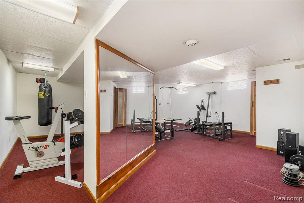 26032 Steele Road Farmington Hills, MI 48331 - Photo 27 of 38