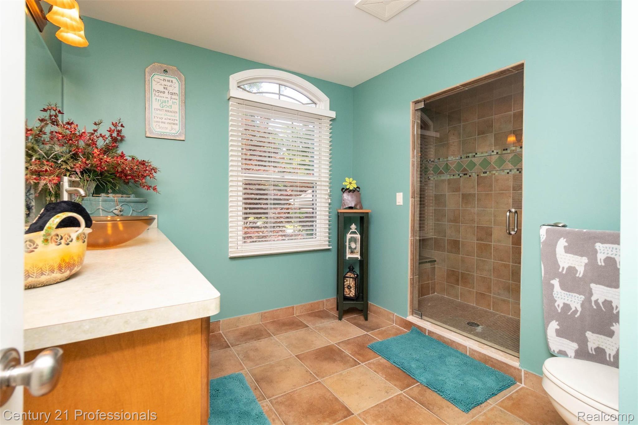 524 Trinway Road Troy, MI 48085 - Photo 52 of 75 Full Bath (2nd Floor)
