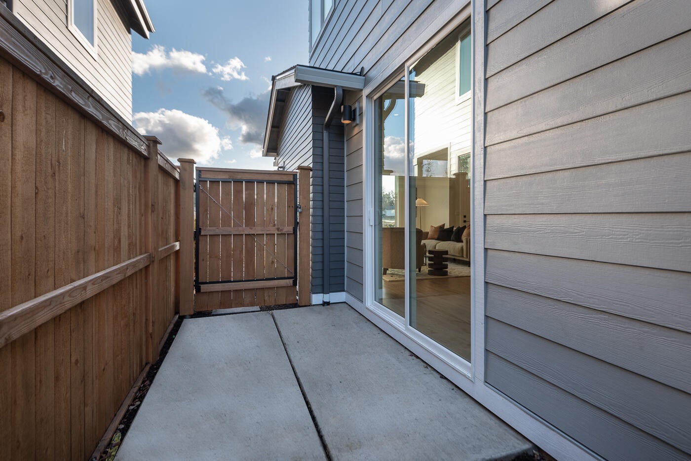 20510 Murphy Road, Unit LOT 43 Bend, OR 97702 - Photo 27 of 34 Slider off Dining Area