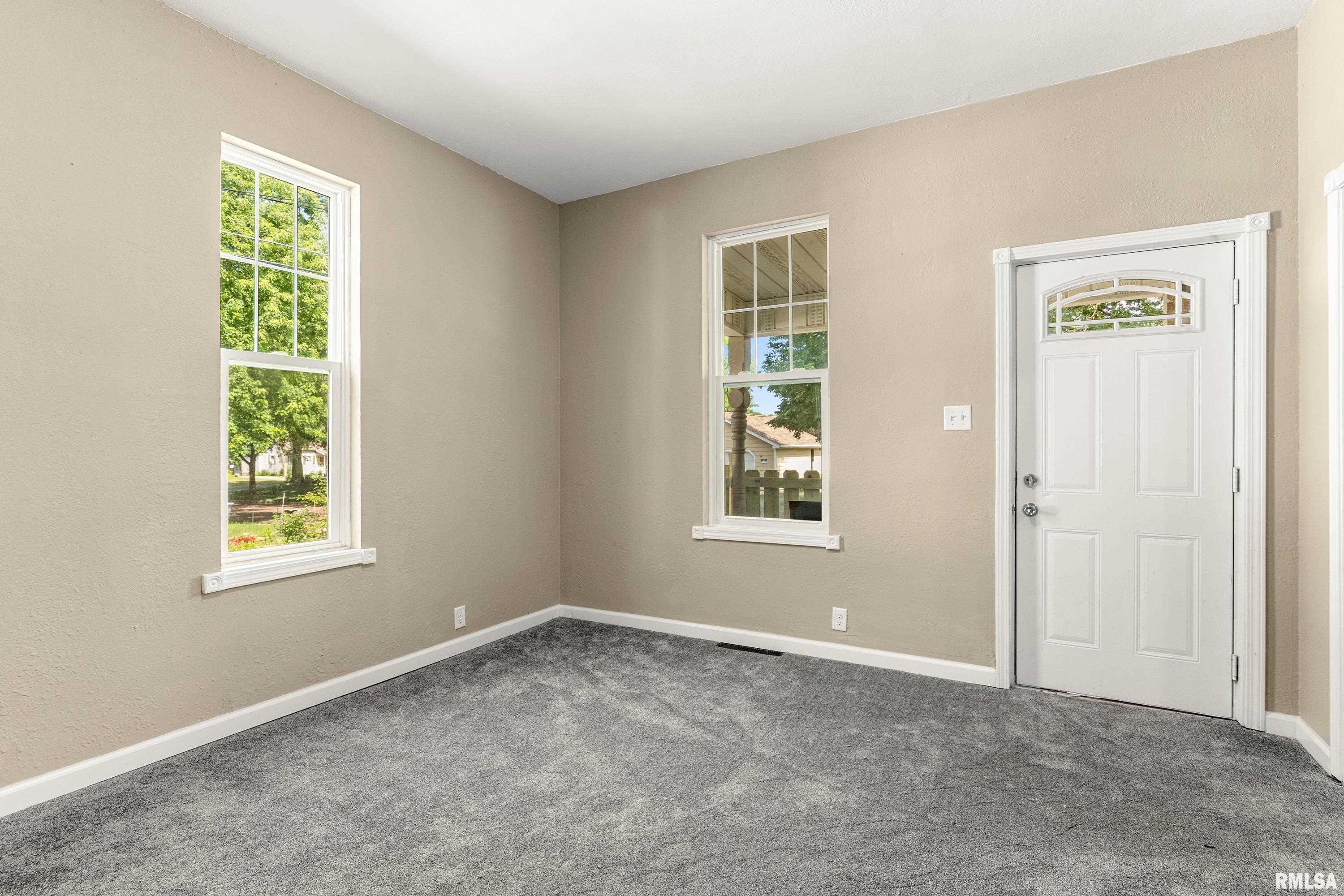 320 Walnut Street Pekin, IL 61554 - Photo 9 of 36