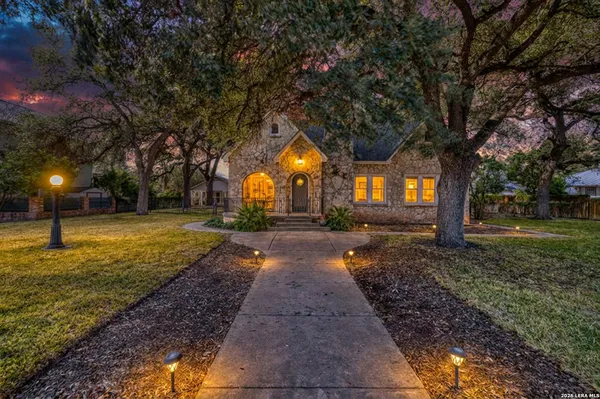 $449,999 | 807 North Getty Street, Uvalde, TX 78801