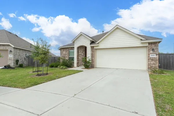 $299,000 | 9919 Summer Peony Court, Baytown, TX 77521