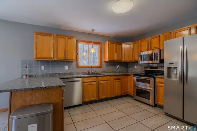 $449,900 | 8 Juniper Lane, Plainfield, CT 06354