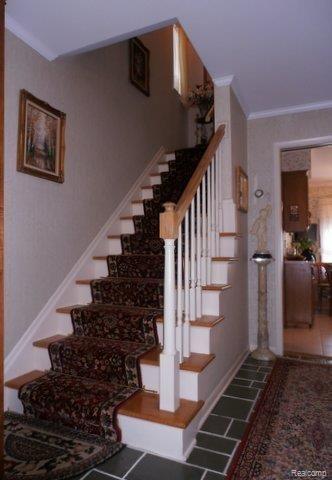 421 Roland Road Grosse Pointe, MI 48236 - Photo 4 of 17 Stairs