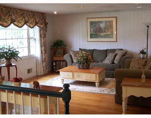 41 Winchell Road Warwick, RI 02889 - Photo 2 of 8 Living Room.