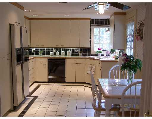 41 Winchell Road Warwick, RI 02889 - Photo 4 of 8 Kitchen.