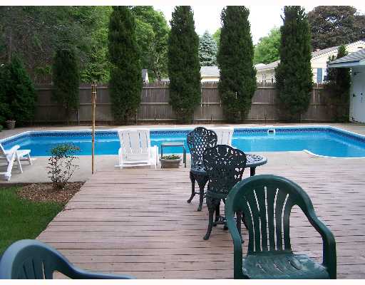 41 Winchell Road Warwick, RI 02889 - Photo 6 of 8 Yard/Garden.