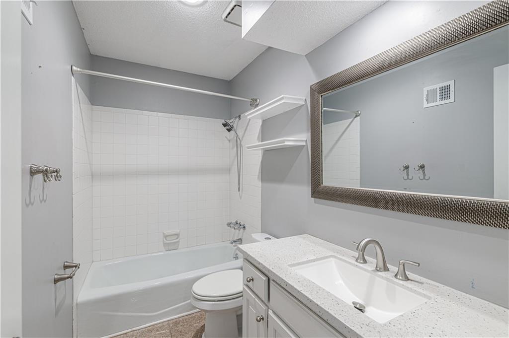 11030 Rene Street Lenexa, KS 66215 - Photo 21 of 39 Gallery Image 21