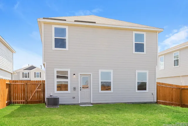 $1,695 | 4114 Trail De Paris, New Braunfels, TX 78132