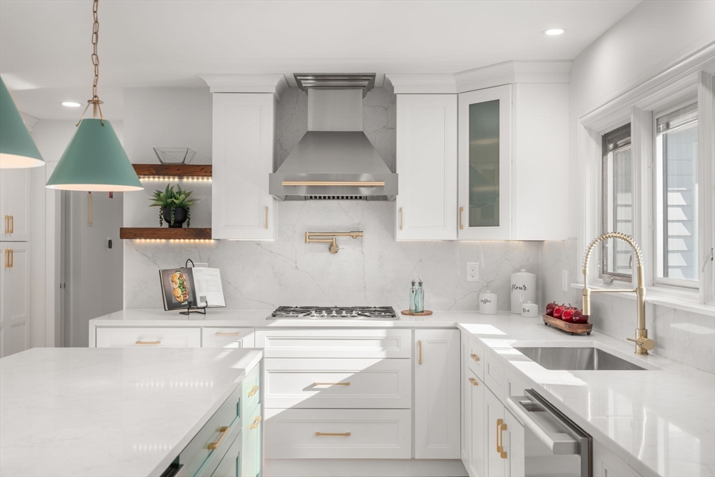 183 Kings Grant Road Weston, MA 02493 - Photo 7 of 35